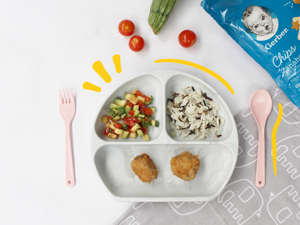 plato con albondigas de pavo frutas picadas cereal Gerber