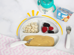plato con yogurt y puffs Gerber vaso entrenados con leche nan 3