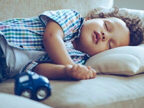 anemia en niños bebe durmiendo en el sillón anemia en niños