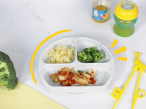 plato con pescado a la veracruzana vaso entrenador con jugo gerber