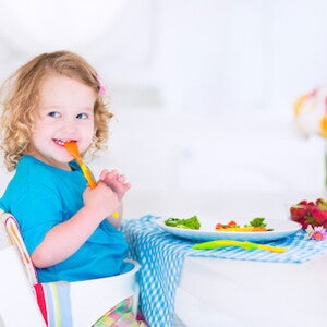 niña comiendo niña comiendo