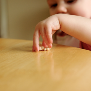 3 tips para saber que tu bebé está listo para comer solito 3 tips para saber que tu bebé está listo para comer solito