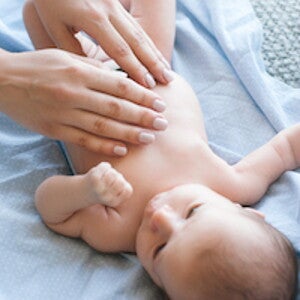 Estreñimiento en recién nacidos tratamiento flora intestinal en bebes