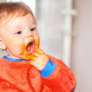 bebé-9-meses-comiendo-pasta bebé-9-meses-comiendo-pasta