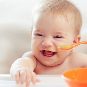 La alimentación variada es importante después de los primeros seis meses Qué alimentos se le puede dar a un bebé de 6 meses