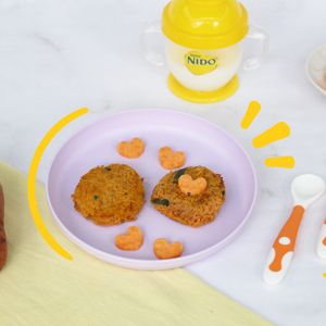plato con hash brown de camote y vaso entrenador con leche nido plato con hash brown de camote y vaso entrenador con leche nido