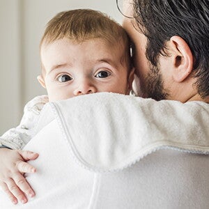 Cómo aliviar el reflujo del bebé Reflujo en bebés