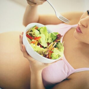 ¡Comer saludable tiene muchos beneficios durante el embarazo! ¡Comer saludable tiene muchos beneficios durante el embarazo!