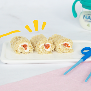 platos con rollitos de salmón para bebé vaso entrenador con leche nan platos con rollitos de salmón para bebé vaso entrenador con leche nan