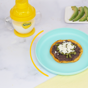 platos con tostadita mexicana y aguacate vaso entrenador con leche nido platos con tostadita mexicana y aguacate vaso entrenador con leche nido