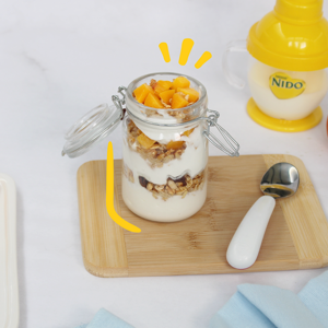 vaso de yogurt con granola y fruta vaso entrenador con leche nido vaso de yogurt con granola y fruta vaso entrenador con leche nido