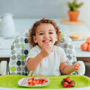 Ayuda a proteger el sistema inmune de tu bebé para cuidar su salud. La leche materna y una alimentación sana promueven el desarrollo del sistema inmune.