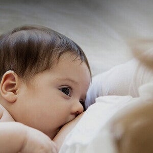 Feeding Guide for Breastfeeding Moms Feeding Guide for Breastfeeding Moms