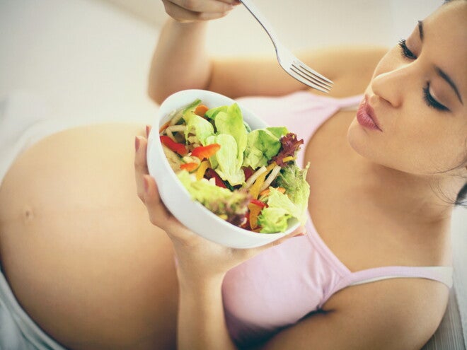 ¡Comer saludable tiene muchos beneficios durante el embarazo! ¡Comer saludable tiene muchos beneficios durante el embarazo!