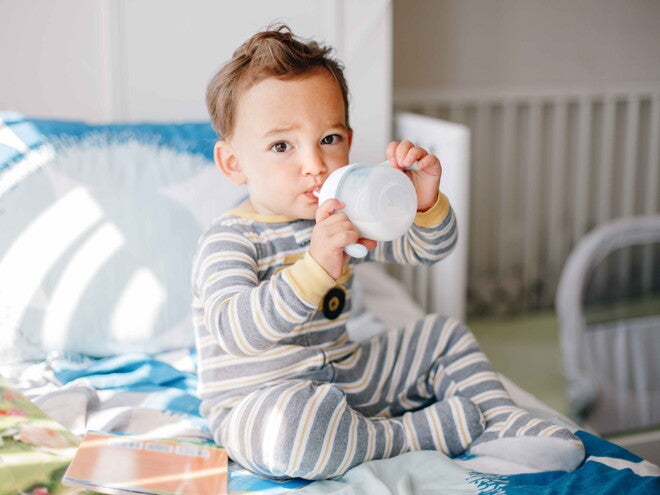 Los HMOs son nutrientes esenciales para el cuidado de la pancita de tu bebé. Los HMOs están en la leche materna y en fórmulas lácteas optimizadas.