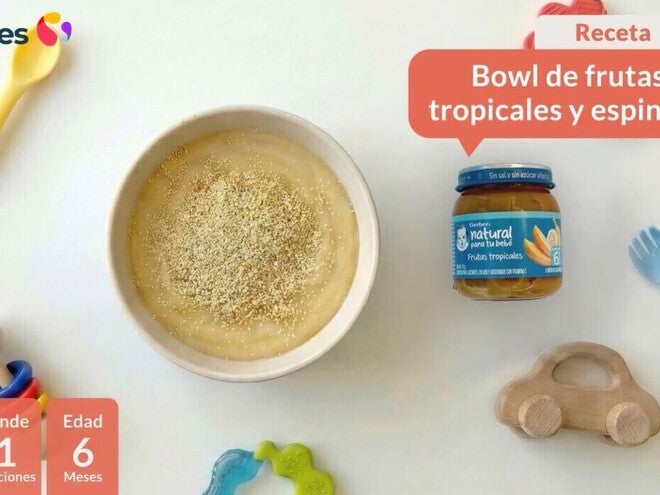 Bowl de frutas tropicales y espinaca