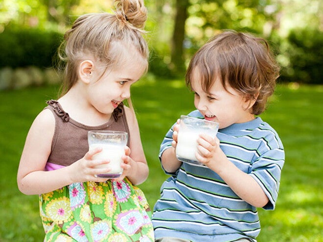 Incluye lácteos en la alimentación de los niños para favorecer su desarrollo Los lácteos son fundamentales para los niños