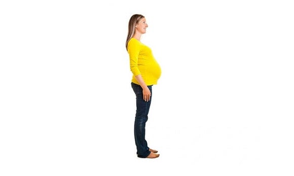 Joven embarazada de 23 a 31 semanas Joven embarazada de 23 a 31 semanas