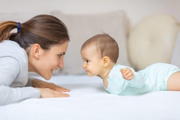 Mamá y bebé avioncito