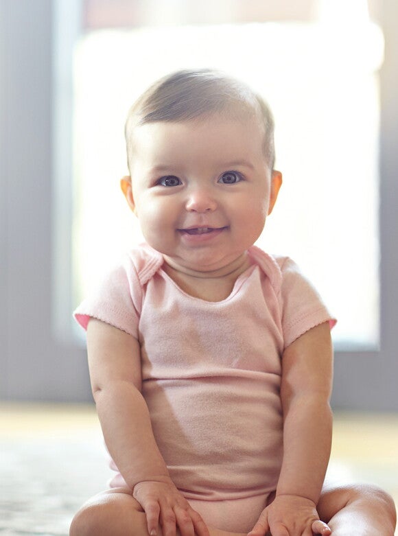 Bebé sonriendo Bebé sonriendo
