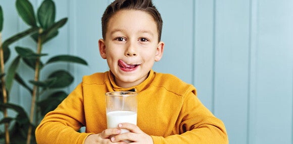Cuando tus hijos consuman alimentos con lactosa, ten presentes estas recomendaciones Ten en cuenta estas pautas al brindarle alimentos con lactosa a los niños